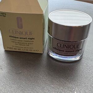 Clinique Smart Night Moisturizer - Silver & Light Yellow